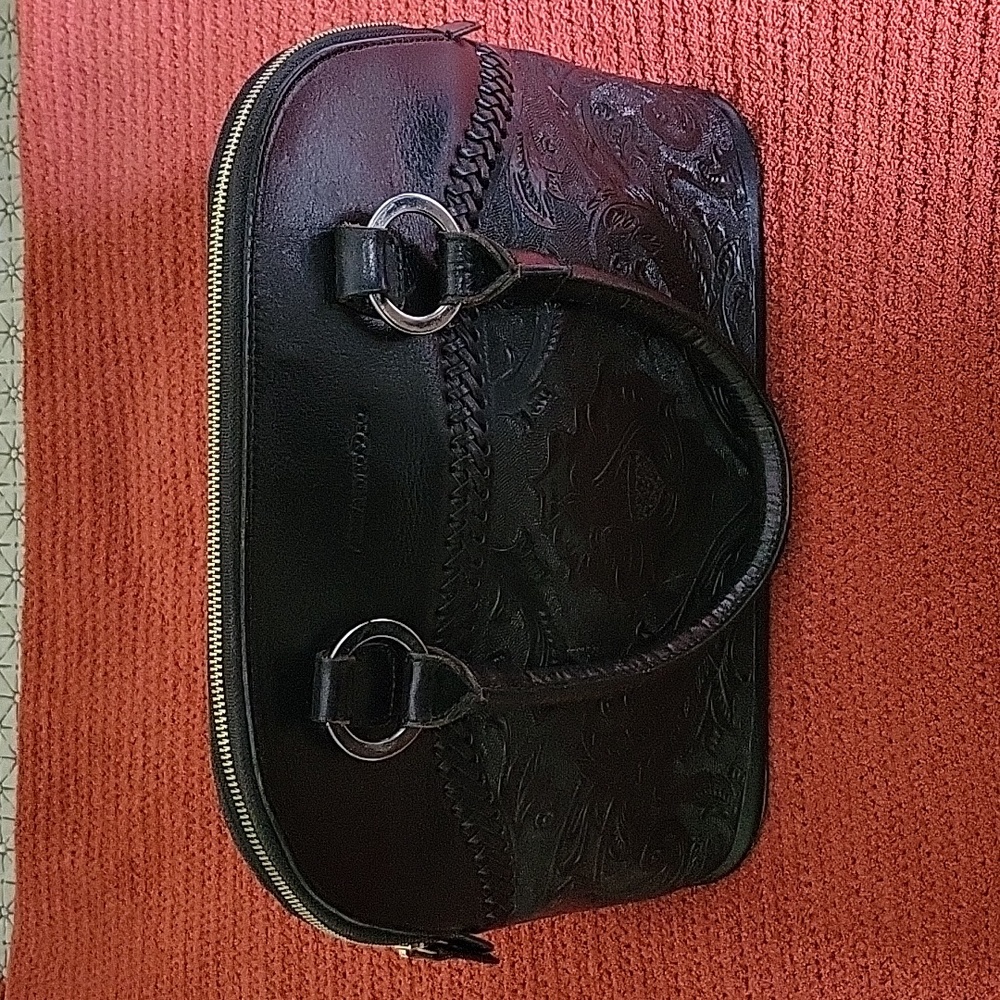 Alejandro Yeo leather purse.